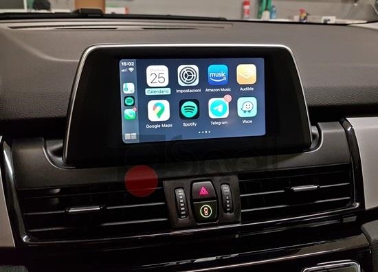 Interfaccia CarPlay e Android Auto installata su BMW 2 F45 con sistema NBT ID4