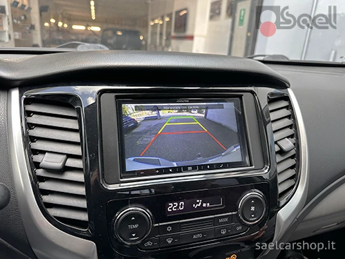 Autoradio Alpine iLX-W690D installato su Fiat Fullback - retrocamera