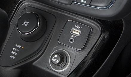 41709486_usb-jeep-compass.jpg