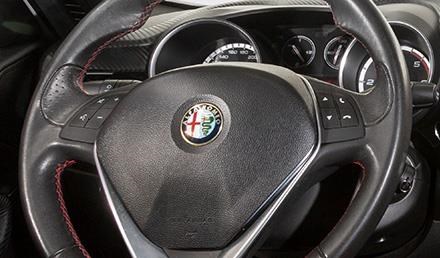 70287481_Alfa-Romeo-Giulietta-Steering-Wheel-Remote-Control-440x.jpg